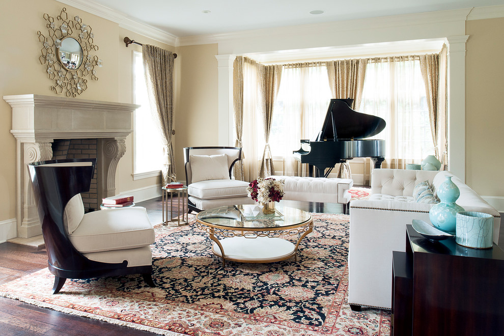 Design ideas for a traditional living room in Philadelphia.