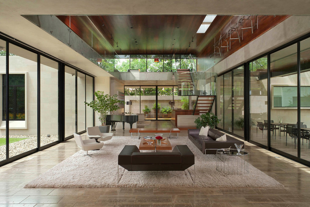 Repräsentatives, Fernseherloses Modernes Wohnzimmer mit grauer Wandfarbe in Houston