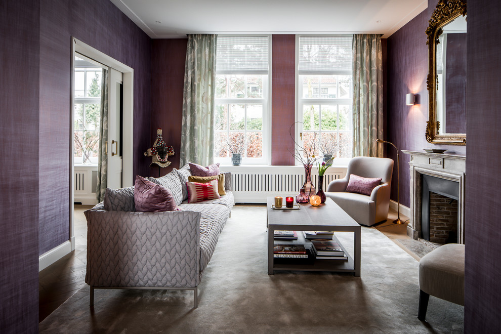 Идея дизайна: парадная, изолированная гостиная комната в стиле неоклассика (современная классика) с фиолетовыми стенами, стандартным камином и красивыми шторами без телевизора