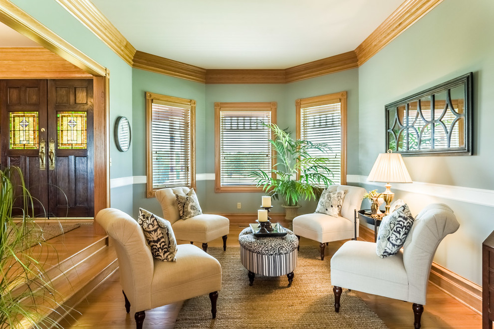 На фото: парадная гостиная комната:: освещение в викторианском стиле с зелеными стенами и паркетным полом среднего тона с