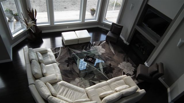 Design ideas for a modern living room in Vancouver.