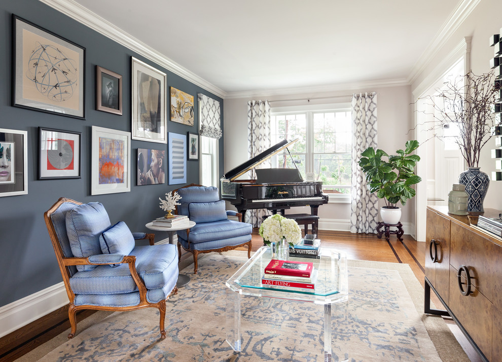 Inspiration för ett mycket stort vintage separat vardagsrum, med ett finrum, blå väggar och mellanmörkt trägolv