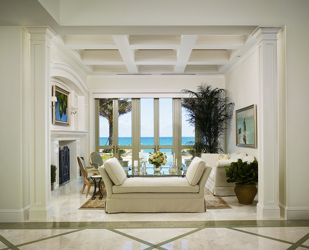 Свежая идея для дизайна: парадная, изолированная гостиная комната в морском стиле с белыми стенами и стандартным камином - отличное фото интерьера