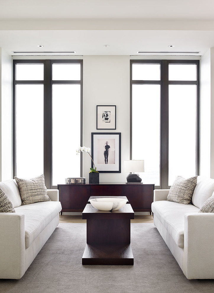 Idee per un soggiorno design con pareti bianche e sala formale