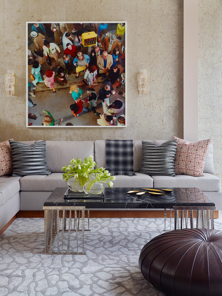 Modernes Wohnzimmer mit beiger Wandfarbe in Los Angeles