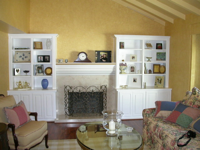 Источник вдохновения для домашнего уюта: гостиная комната в классическом стиле без телевизора