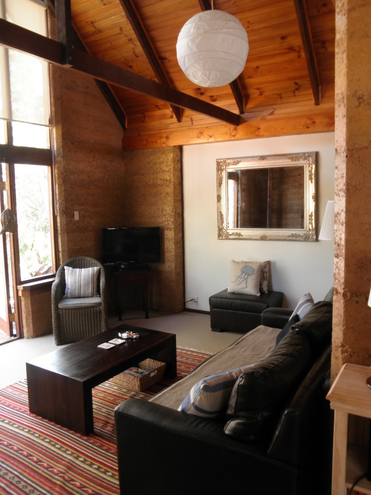 Cette image montre un petit salon mansardé ou avec mezzanine marin avec une salle de réception, un mur marron, un sol en carrelage de céramique, un poêle à bois et un téléviseur indépendant.