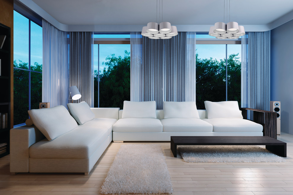 Inspiration pour un salon mansardé ou avec mezzanine minimaliste de taille moyenne avec un mur bleu et parquet clair.