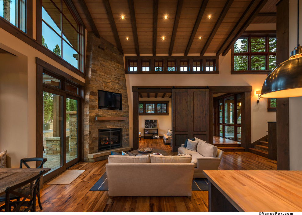 Inspiration for a modern living room in Sacramento.