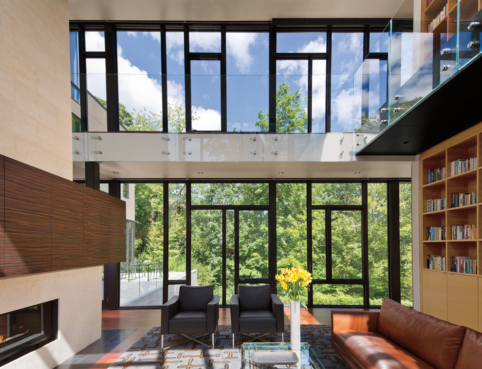Ejemplo de salón moderno con suelo de madera en tonos medios, chimenea lineal y marco de chimenea de baldosas y/o azulejos