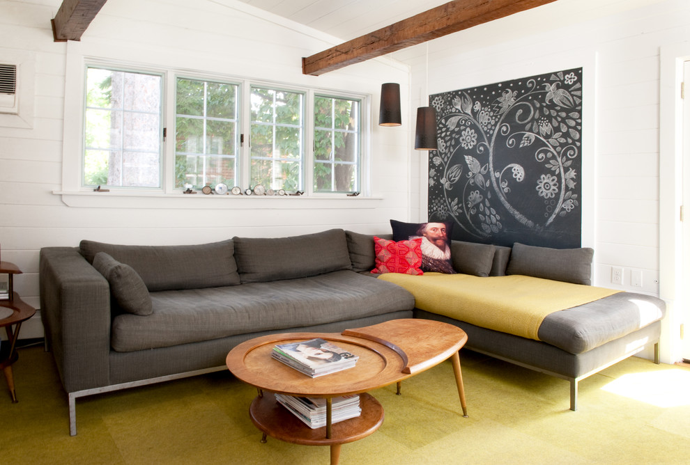 Источник вдохновения для домашнего уюта: гостиная комната среднего размера в современном стиле с белыми стенами