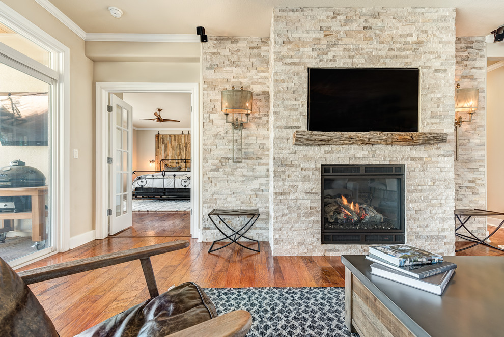 Mountain style living room photo in Austin