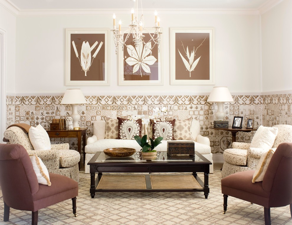 Exempel på ett stort medelhavsstil separat vardagsrum, med vita väggar, ett finrum, heltäckningsmatta och flerfärgat golv