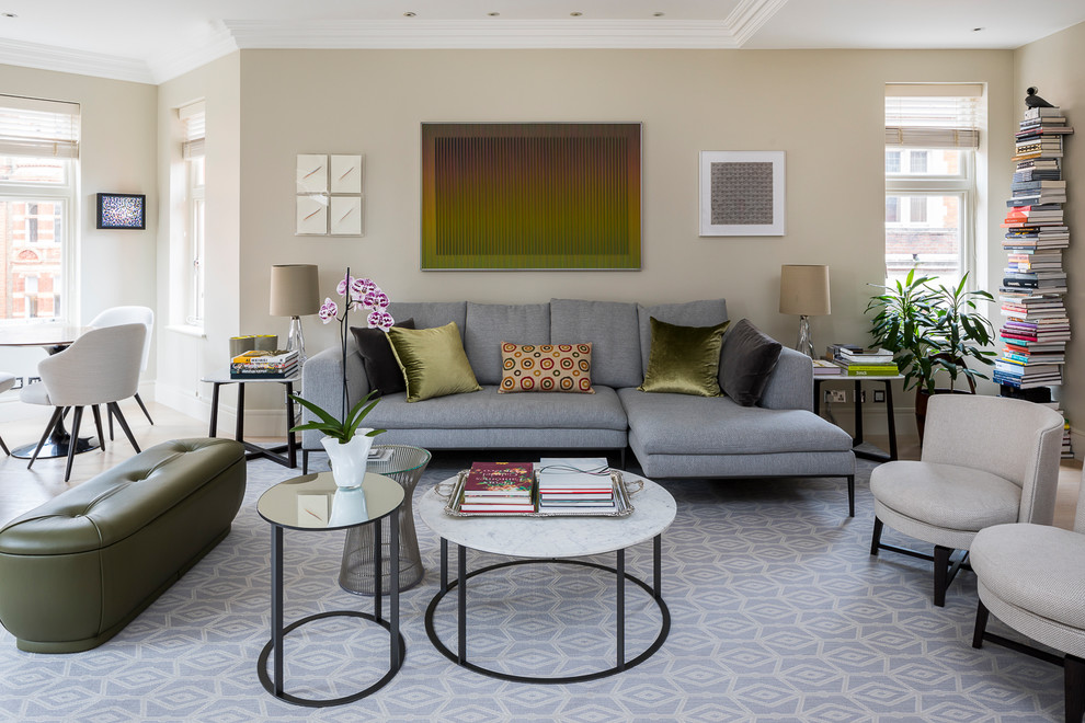 Esempio di un soggiorno minimal di medie dimensioni con pareti beige