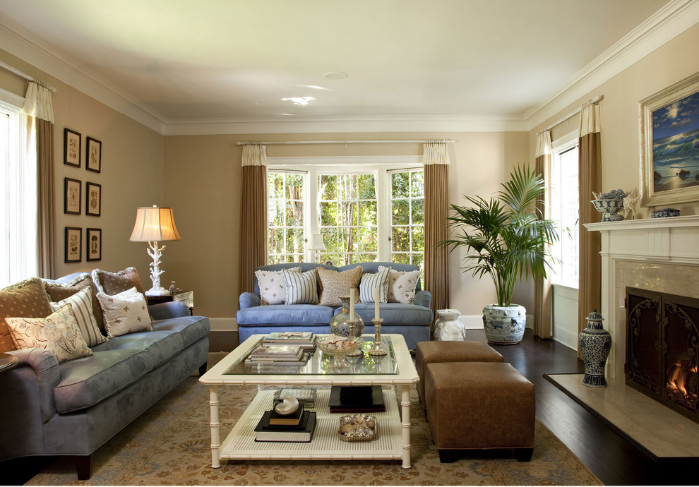 This is an example of a classic living room in Los Angeles with beige walls.