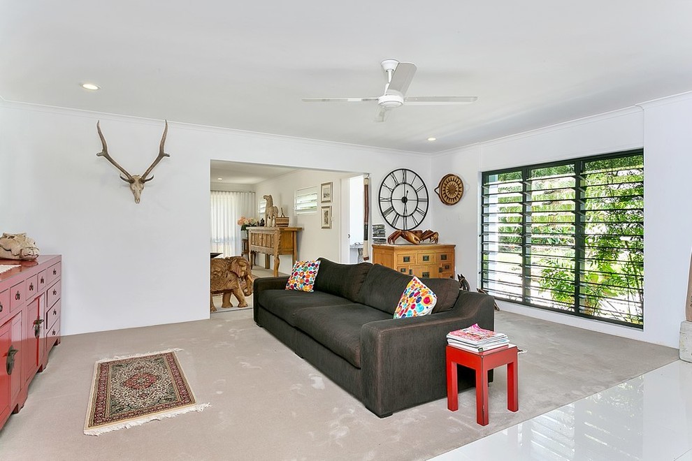Photo of a contemporary living room in Cairns.