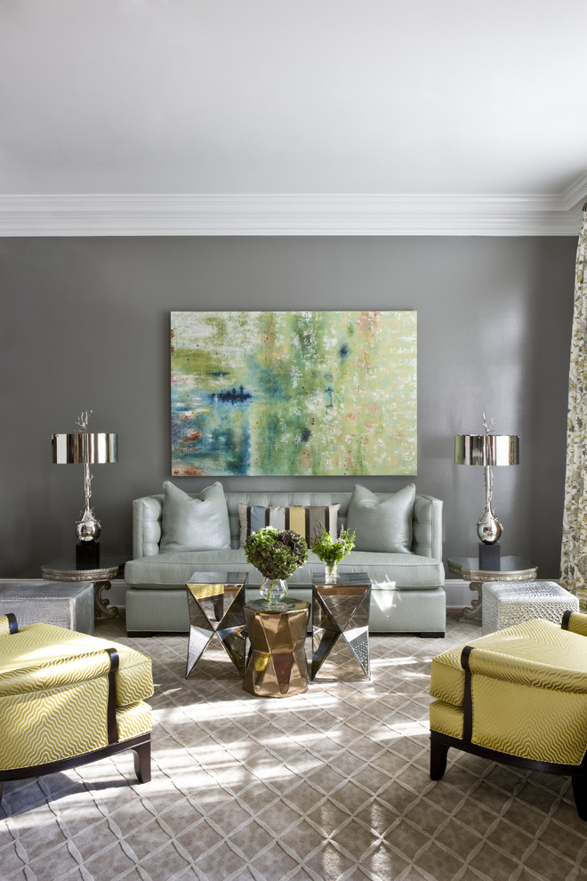 Klassisches Wohnzimmer mit grauer Wandfarbe in Washington, D.C.