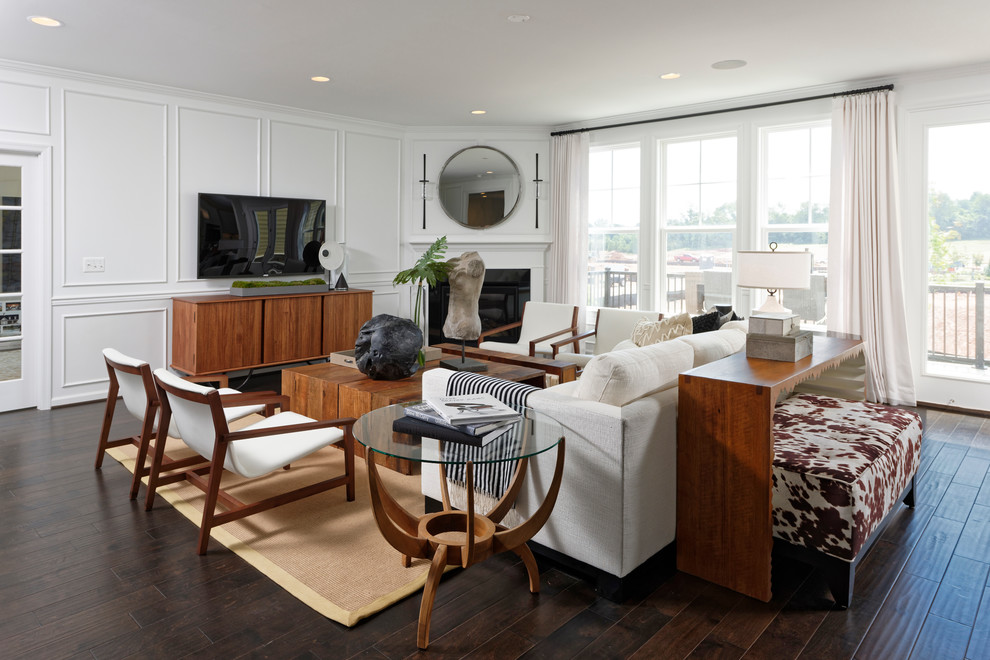Exemple d'un grand salon chic ouvert avec un mur blanc, un sol marron, une salle de réception, un sol en vinyl, une cheminée standard, un manteau de cheminée en plâtre, un téléviseur indépendant et éclairage.