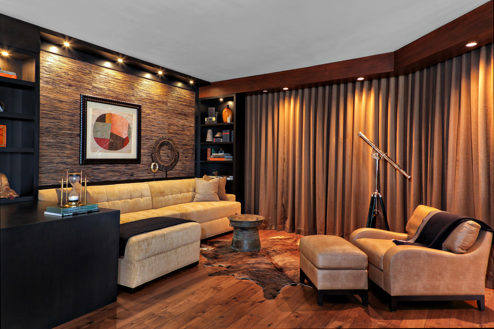Ejemplo de salón para visitas cerrado contemporáneo de tamaño medio sin chimenea y televisor con paredes marrones, suelo de madera en tonos medios y suelo marrón