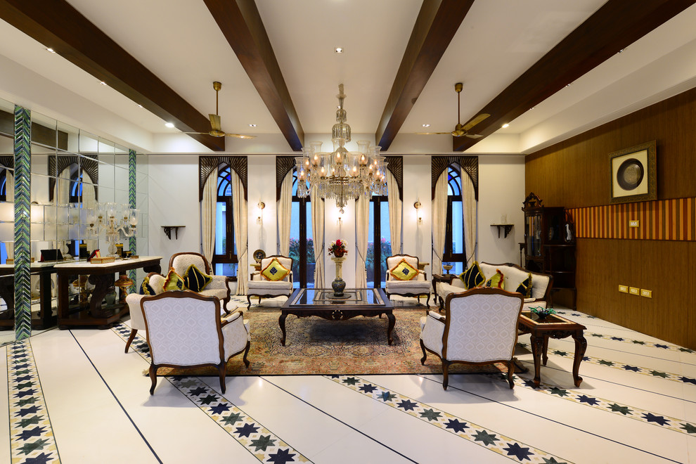 Идея дизайна: большая гостиная комната в средиземноморском стиле с белыми стенами и полом из керамической плитки