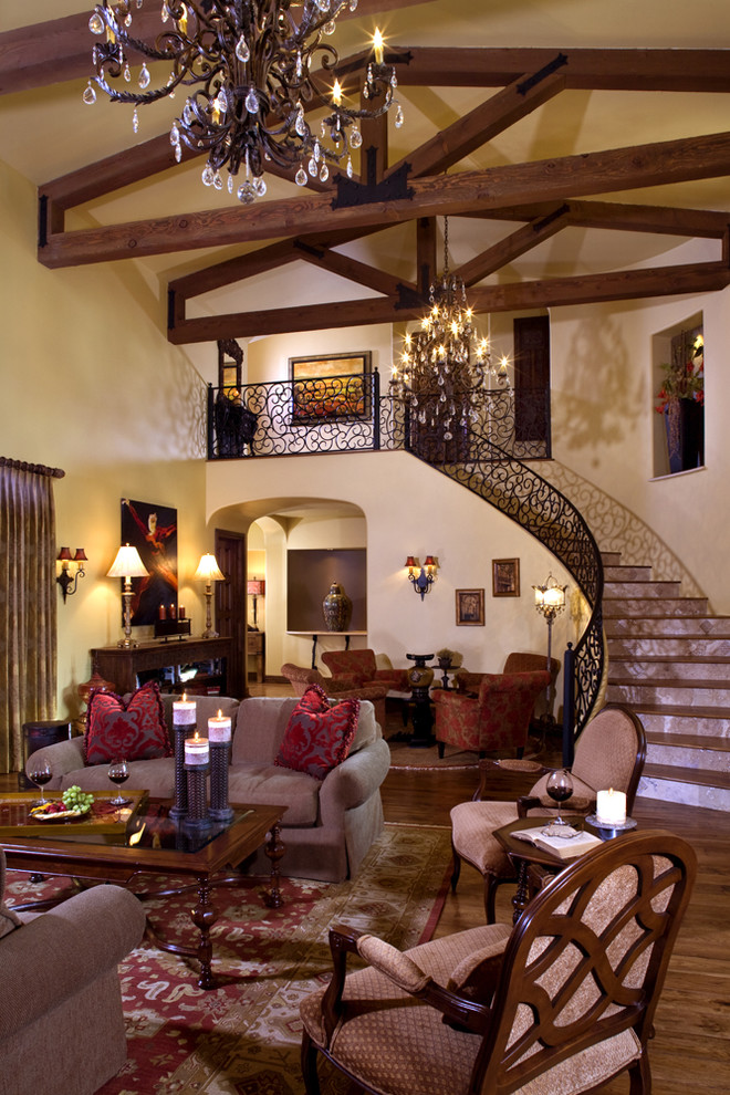 Foto di un ampio soggiorno mediterraneo con pareti beige