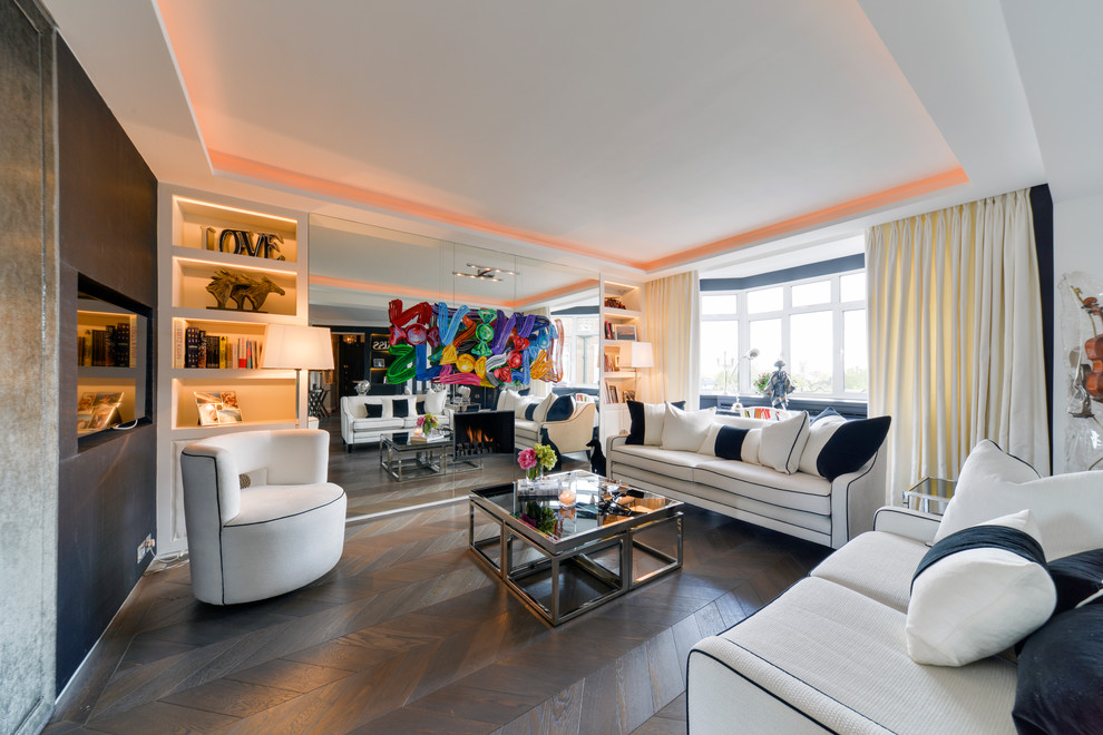 Immagine di un soggiorno minimalista di medie dimensioni con pareti bianche, camino lineare Ribbon e pavimento marrone