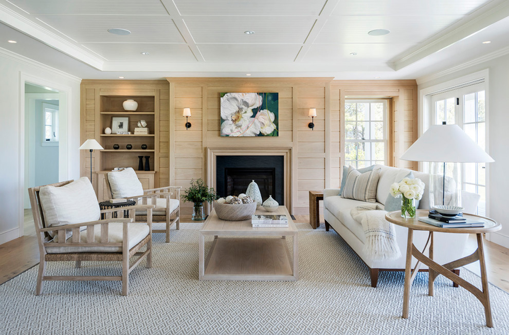 Cette image montre un salon marin en bois avec un mur gris, parquet clair, une cheminée standard, un sol beige et un plafond en lambris de bois.
