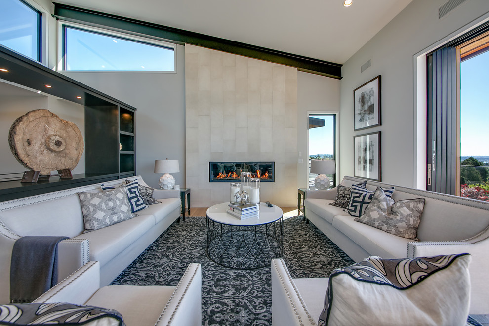 Photo of a contemporary living room in Seattle.