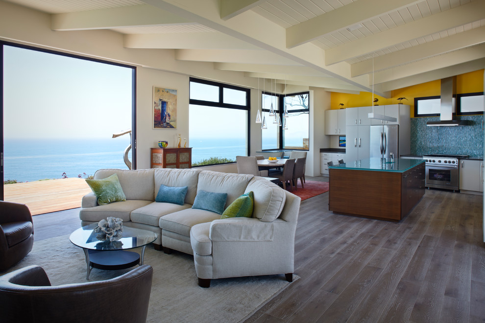 Modernes Wohnzimmer in Santa Barbara