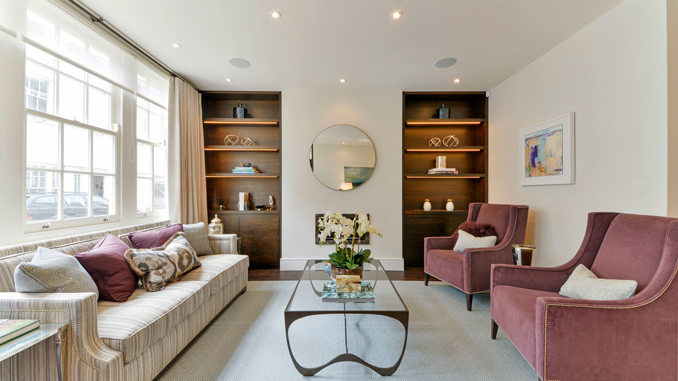 Foto di un soggiorno chic di medie dimensioni e chiuso con pareti beige, sala formale e camino lineare Ribbon