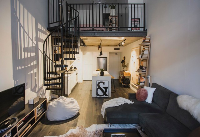 mezzanine sitting room