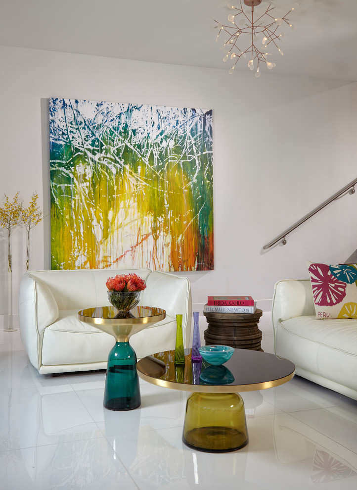 Mittelgroßes, Repräsentatives Modernes Wohnzimmer im Loft-Stil mit weißer Wandfarbe, Marmorboden und weißem Boden in Miami