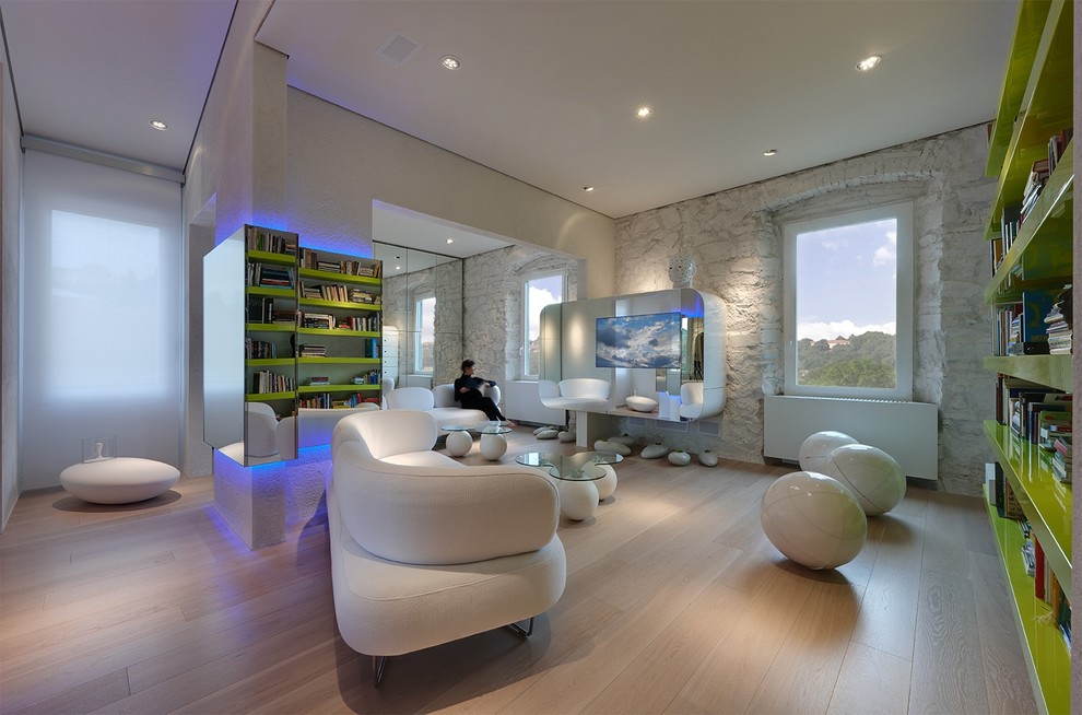 Ejemplo de salón actual con paredes blancas, suelo de madera en tonos medios y televisor colgado en la pared