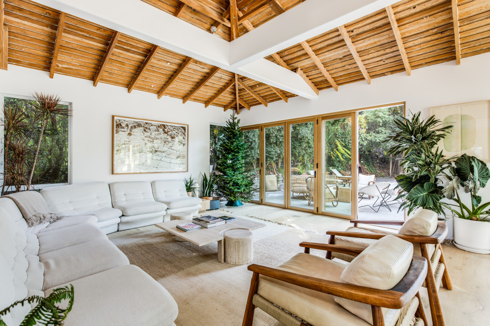 Mid-Century Modern Design with Indoor/Outdoor Living Featuring Folding ...