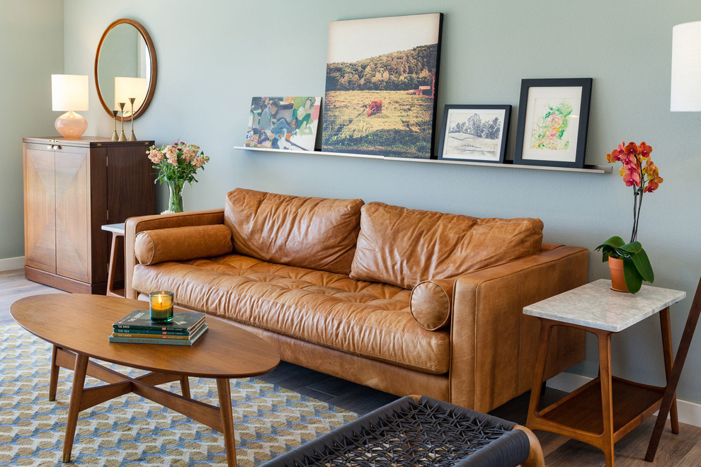 Foto di un grande soggiorno minimalista aperto con pareti grigie e nessuna TV