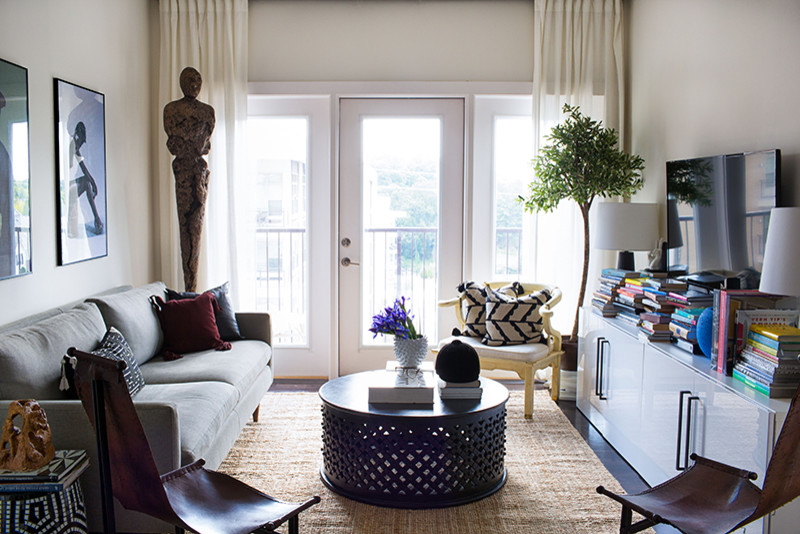 Cottage chic living room photo in Atlanta