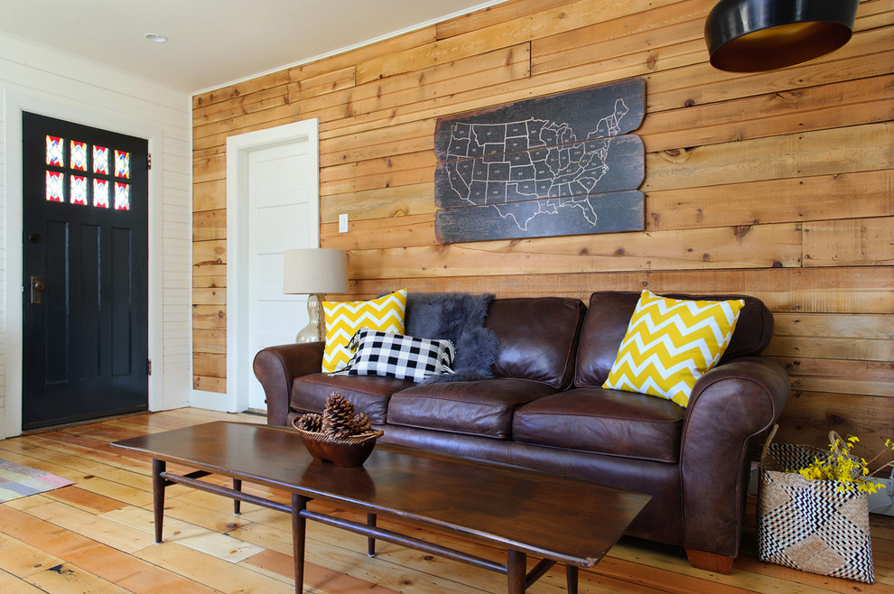 Foto di un soggiorno eclettico con pavimento in legno massello medio