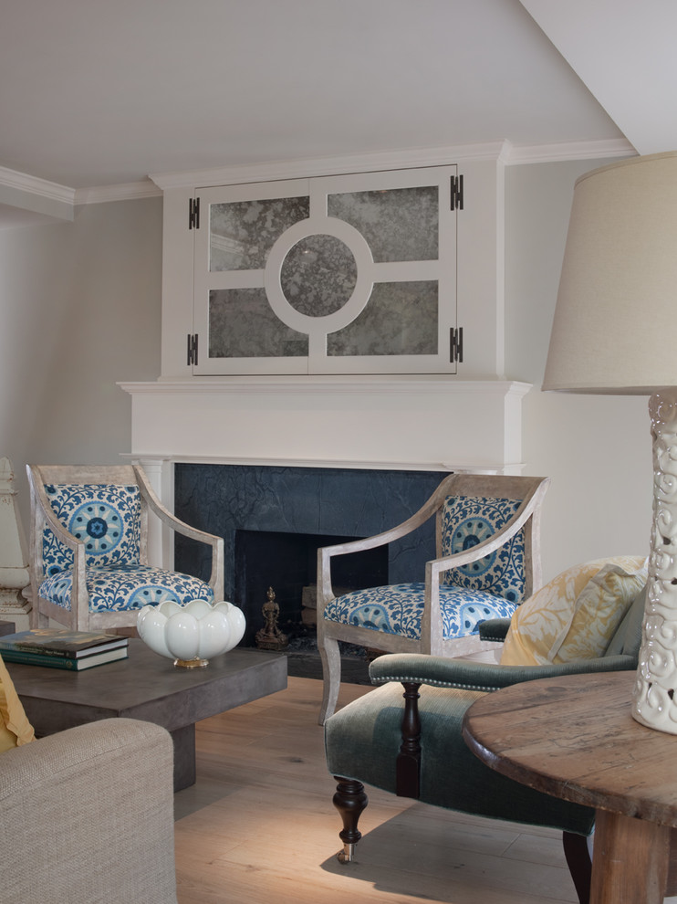 Living room - traditional living room idea in San Francisco