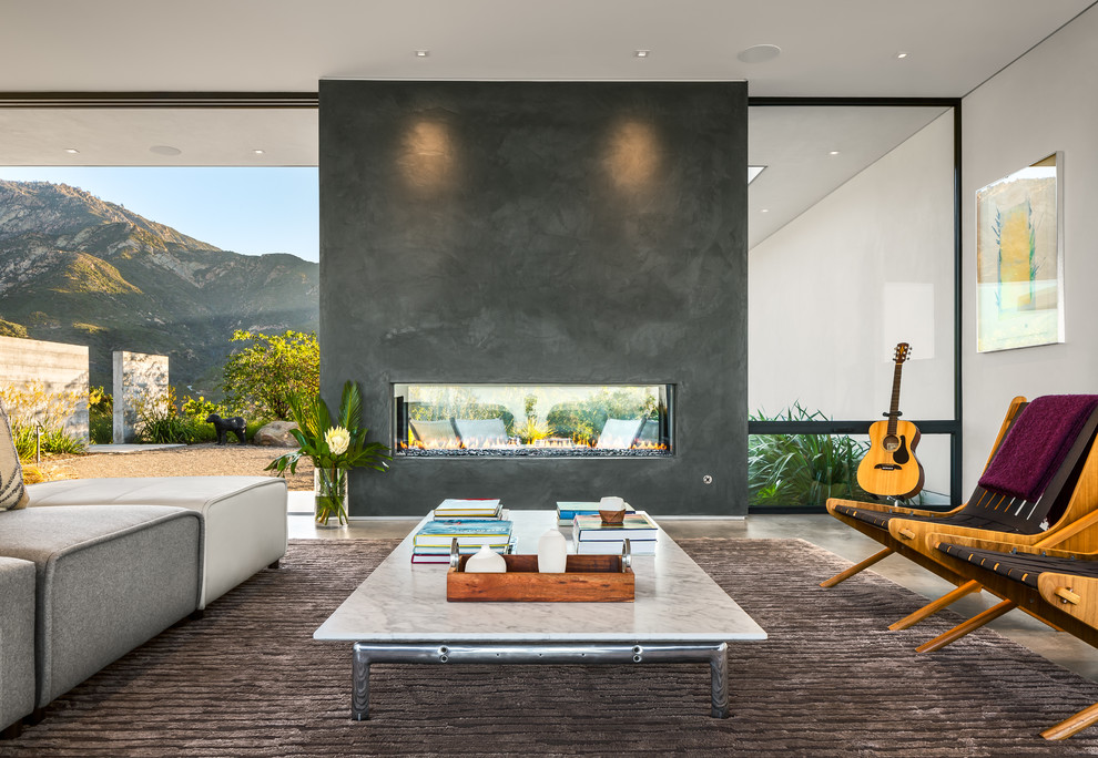 Fernseherloses Modernes Musikzimmer mit weißer Wandfarbe, Tunnelkamin und Kaminumrandung aus Beton in Santa Barbara