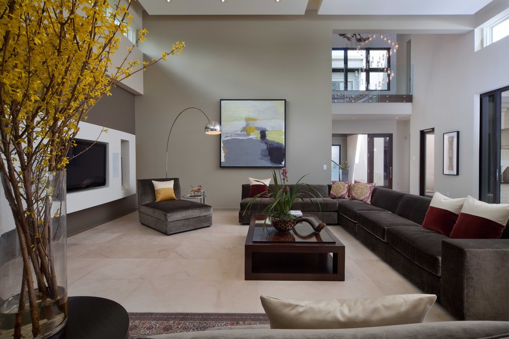 This is an example of a modern living room in Orlando.