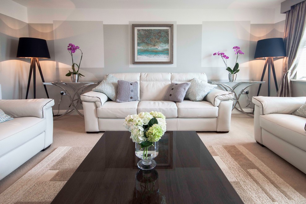 Mittelgroßes, Repräsentatives, Abgetrenntes Modernes Wohnzimmer mit grauer Wandfarbe, Teppichboden und Multimediawand in Buckinghamshire