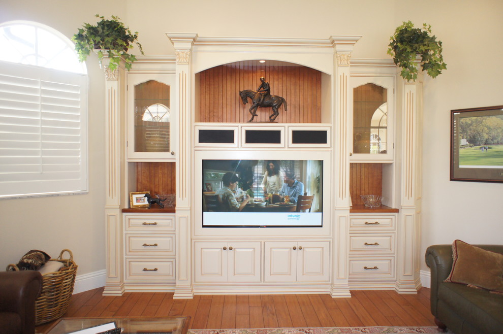 Digestive organ mouth skill Mobila sufragerie lemn masiv Piatr Neamt - Traditional - Living Room -  Other - by Christi's Cabinetry | Houzz