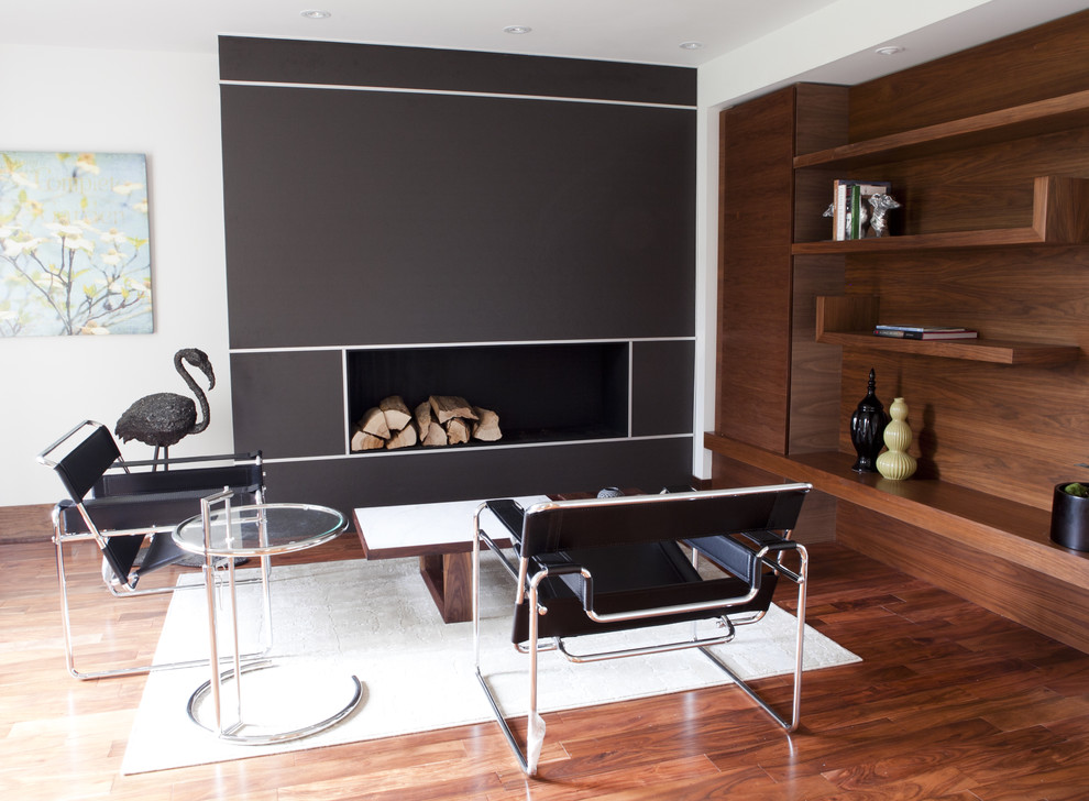 This is an example of a small contemporary living room in Toronto.