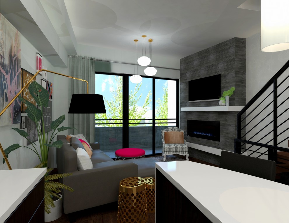 Идея дизайна: маленькая двухуровневая гостиная комната в стиле модернизм с серыми стенами, темным паркетным полом, стандартным камином, фасадом камина из камня и телевизором на стене для на участке и в саду