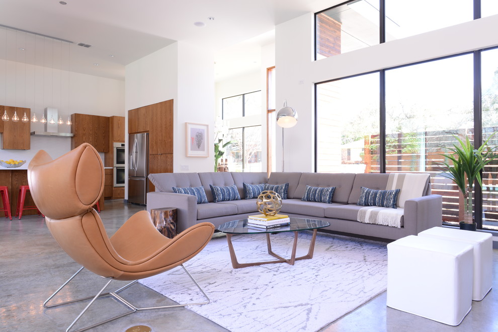 Идея дизайна: парадная, открытая гостиная комната среднего размера в стиле модернизм с белыми стенами, бетонным полом, горизонтальным камином, фасадом камина из плитки и скрытым телевизором