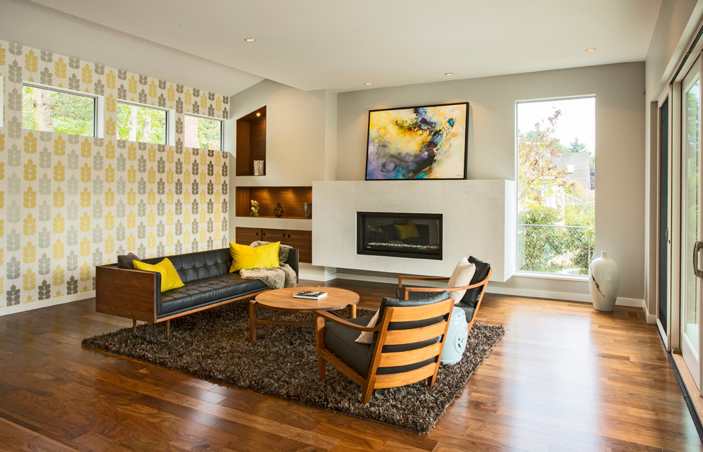 Foto di un soggiorno contemporaneo aperto con sala formale, pavimento in legno massello medio, camino classico e nessuna TV