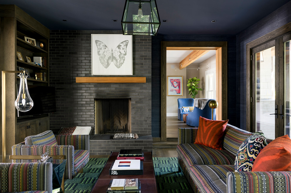 ミネアポリスにあるトランジショナルスタイルのおしゃれな独立型リビング (青い壁、標準型暖炉、壁掛け型テレビ、レンガの暖炉まわり) の写真