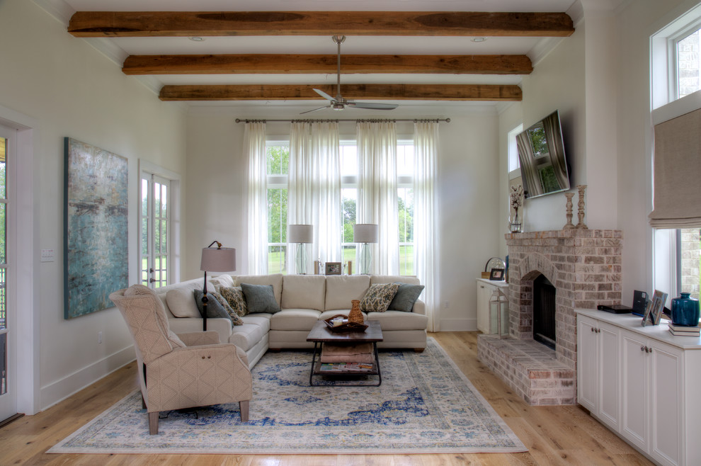 Cottage living room photo in New Orleans