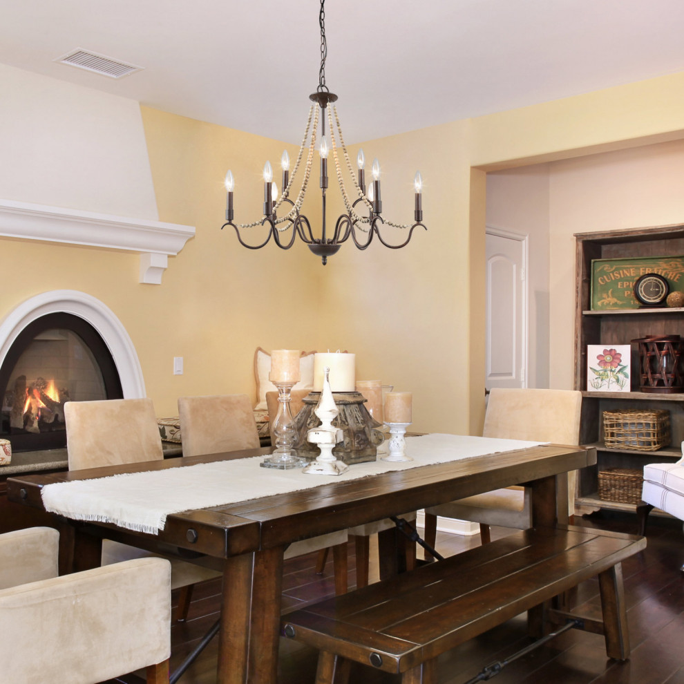 Inspiration pour une salle à manger rustique de taille moyenne avec un mur beige, un sol en contreplaqué, une cheminée standard, un manteau de cheminée en béton et un sol marron.