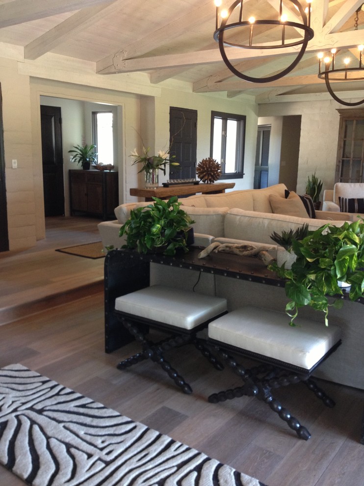 Photo of a country living room in Santa Barbara.